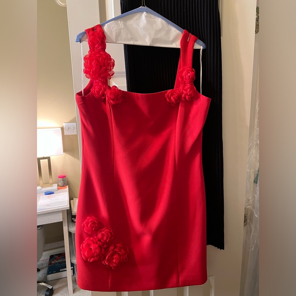 Elliatt Red Sheath Cocktail Dress with Square Neckline